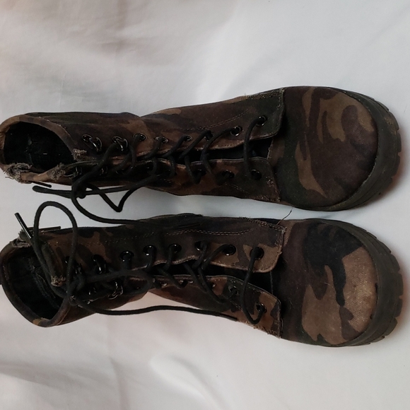 ❤️3/$30 Camouflage combat boots 7.5 - Picture 2 of 13